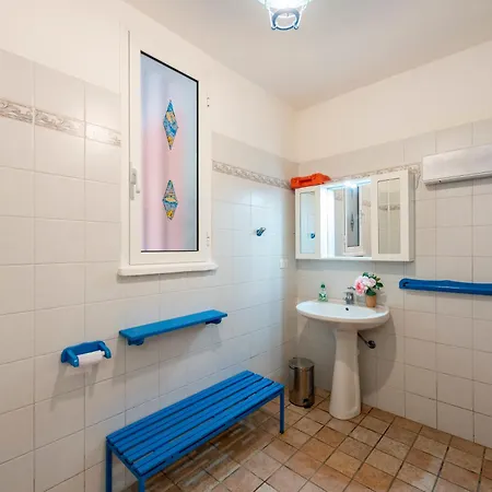 Apartment Sara - 5 Min From The Sea - Happy