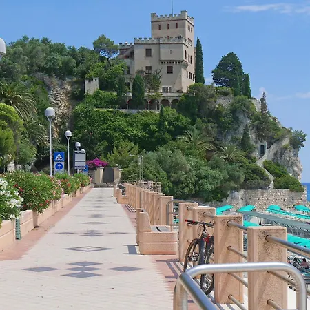 Apartman Sara - 5 Min From The Sea - Happy