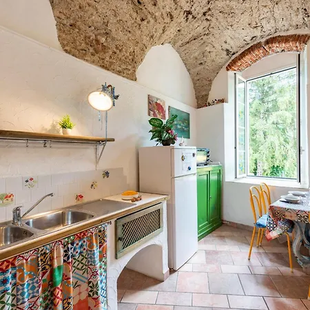 Sara - 5 Min From The Sea - Happy Apartment Finale Ligure